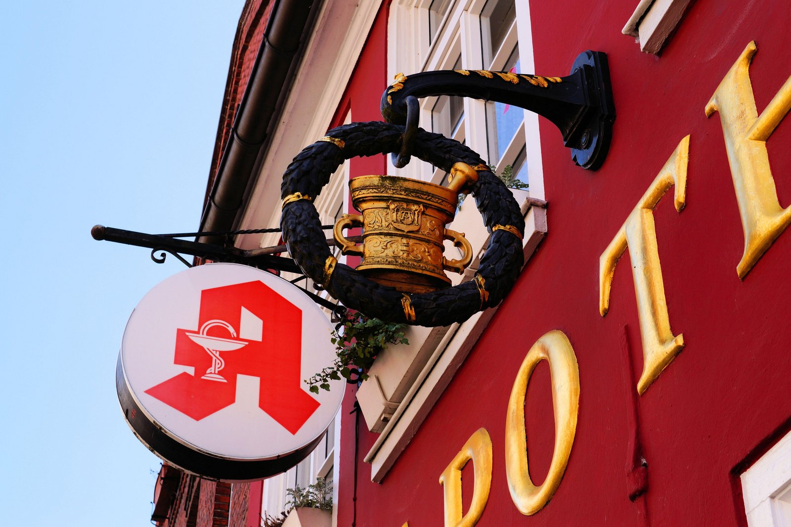 Зображення символу німецької аптеки