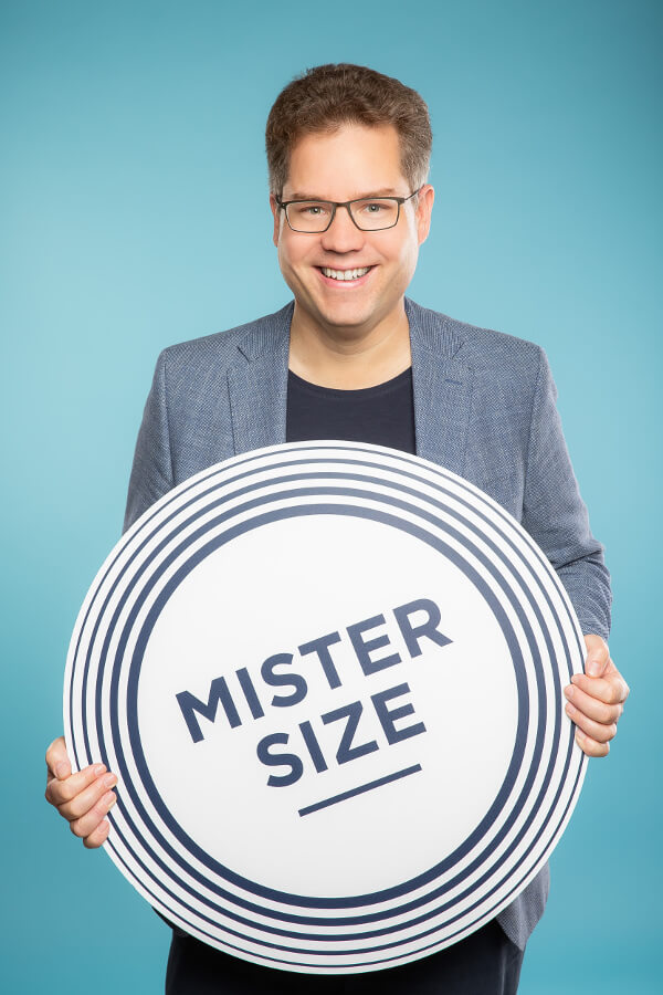 Jan Vinzenz Krause з логотипом MISTER SIZE